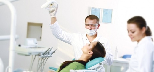 Offerta di lavoro per assistente alla poltrona in studio dentistico