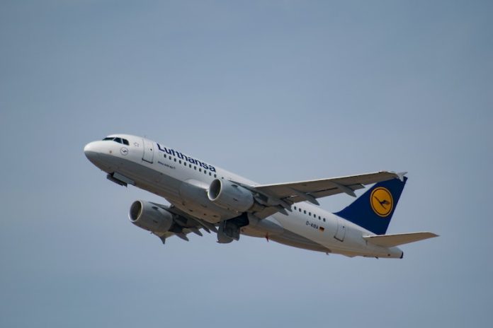 Lufthansa Lavora con noi: 20mila posti per assistenti di volo e piloti