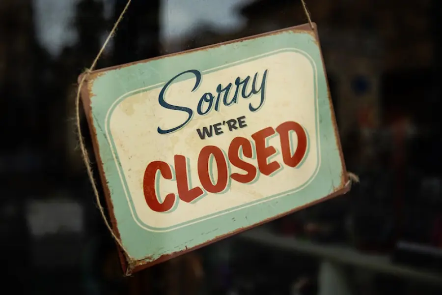 Quali negozi chiudono alle 18? Le regole nelle varie zone