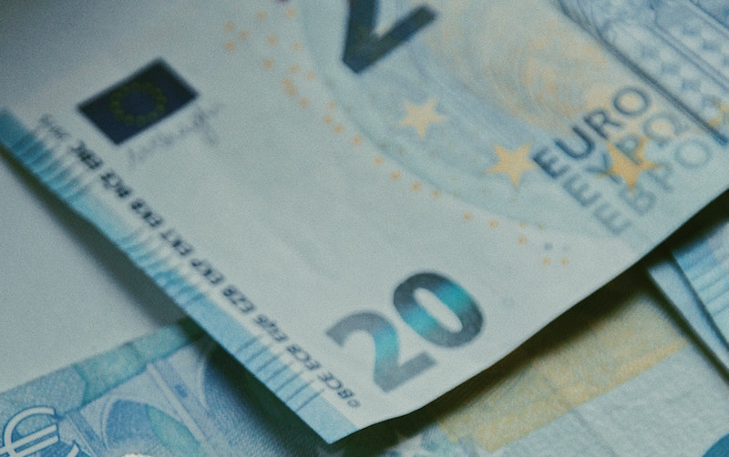 Ecco come cambiano gli stipendi a causa del Covid