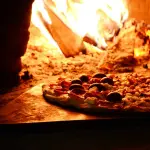 Lavorare come pizzaiolo: la formazione e lo stipendio