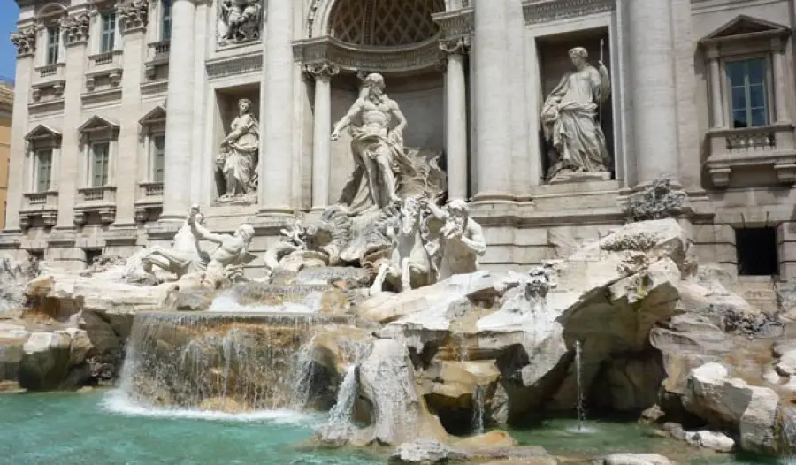 Roma, la Raggi ha cambiato idea sulle monetine