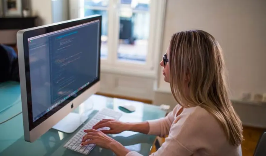 Bilancio, in manovra anche lavoro per le donne fino al nono mese