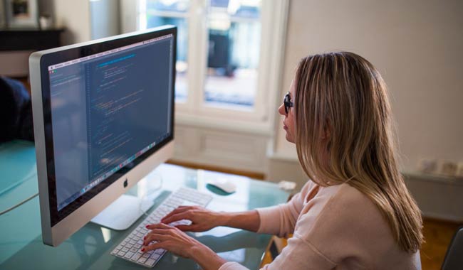 Bilancio, in manovra anche lavoro per le donne fino al nono mese