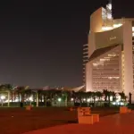 Petrolio, si pensa di tagliare la produzione mentre il prezzo sprofonda